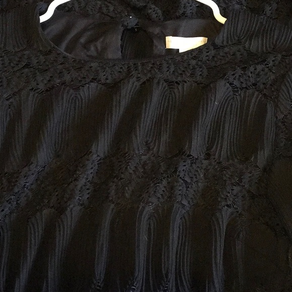 New York and company gently loved knee length with 3/4 bell sleeved - Picture 2 of 3